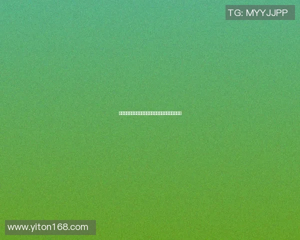 足球明星挑战篮球界穿上篮球服展现全新风采与运动魅力